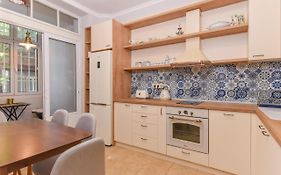 Spacious Vintage 2Br, 2Bath Apartment By Flat Mаnager